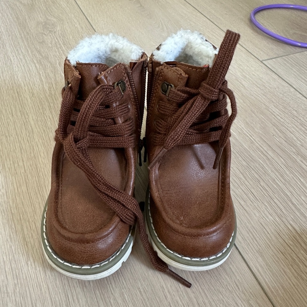 Brown Ankle-High Winter Boots with Cozy Lining